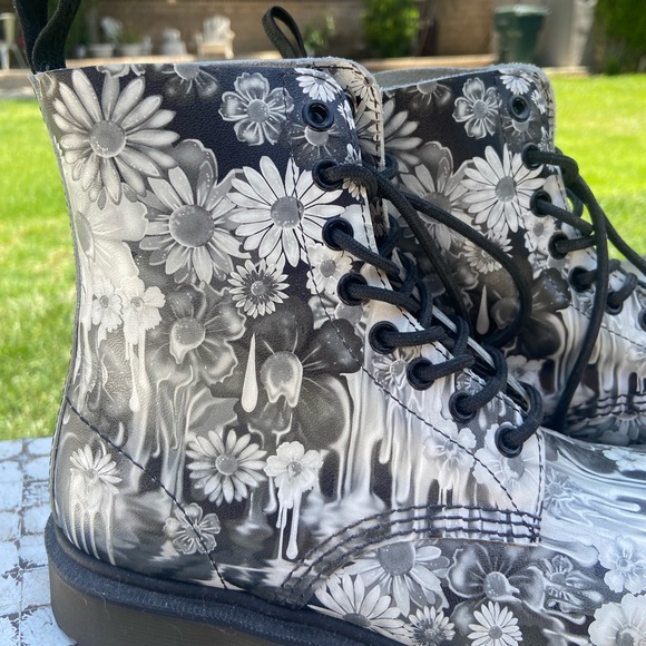 Dr. martens Black & White Floral paint drip pascal boots - Picture 2 of 5